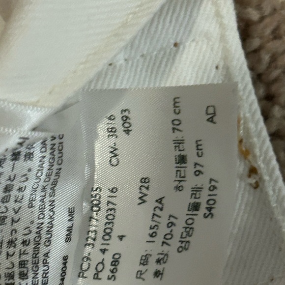 White Levi’s 501 shorts size 28 - Picture 3 of 3